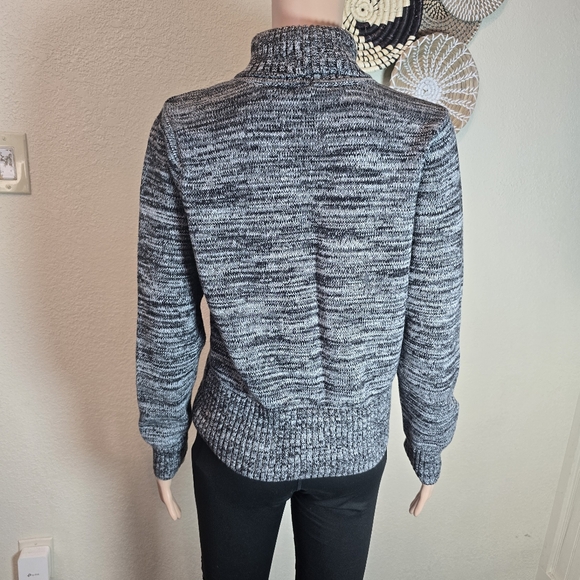 Pria Women  Gray Turtleneck Sweater Size Medium 💯 % Cotton - Picture 11 of 11